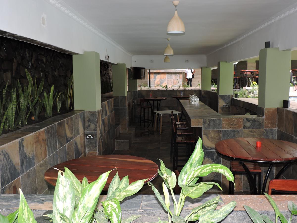 Cafe Zambezi House Of Africa Hostel Livingstone Exterior photo