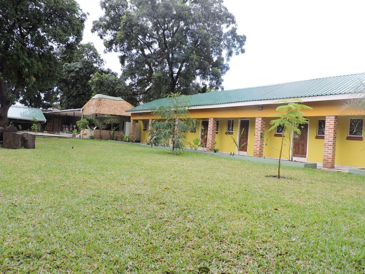 Cafe Zambezi House Of Africa Hostel Livingstone Exterior photo